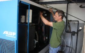 Service compresor cu surub reparatii piese de schimb ulei filtre curele Ing Trust SRL Focsani Vrancea Galati Bacau Buzau Adjud Onesti 